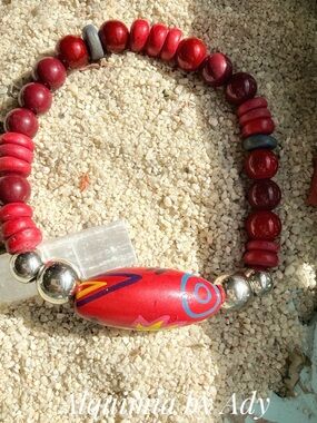 TURQUOISE AND WOOD Red Multicolor Focal Bead Bracelet